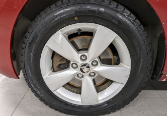 Подержанный автомобиль Skoda Rapid Liftback 2014 года (17 фото)