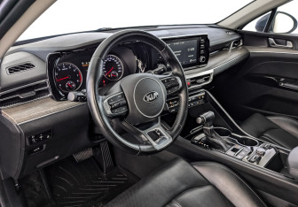 Подержанный автомобиль Kia K5 2021 года (15 фото)