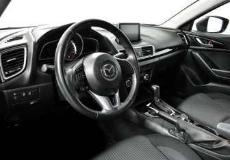 Подержанный автомобиль Mazda 3 Sedan 2016 года (10 фото)