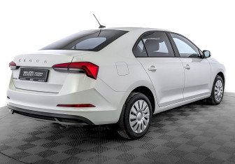 Подержанный автомобиль Skoda Rapid Liftback 2021 года (5 фото)
