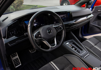 Подержанный автомобиль Volkswagen Golf Hatchback 2021 года (16 фото)