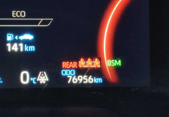 Подержанный автомобиль Toyota RAV4 2021 года (14 фото)