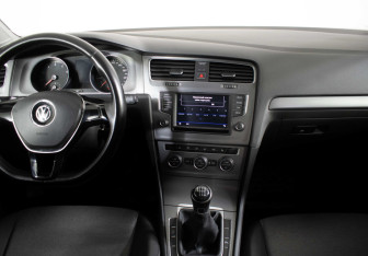 Подержанный автомобиль Volkswagen Golf Hatchback 2014 года (14 фото)