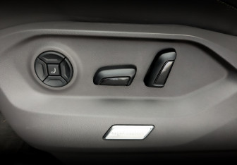 Подержанный автомобиль Volkswagen Touareg 2021 года (21 фото)