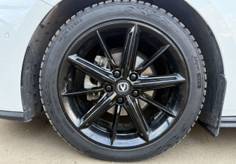 Подержанный автомобиль Changan UNI-V 2023 года (9 фото)