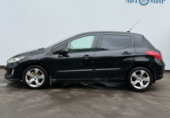 Подержанный автомобиль Peugeot 308 Hatchback 2010 года (8 фото)