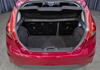 Подержанный автомобиль Ford Fiesta Hatchback 2011 года (10 фото)