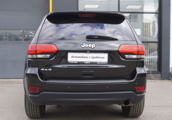 Подержанный автомобиль Jeep Grand Cherokee 2016 года (6 фото)