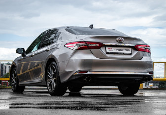 Подержанный автомобиль Toyota Camry Sedan 2023 года (6 фото)
