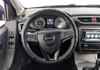 Подержанный автомобиль JAC T6 2023 года (21 фото)