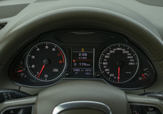 Подержанный автомобиль Audi Q5 2012 года (11 фото)