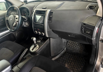 Подержанный автомобиль Nissan X-Trail 2010 года (9 фото)