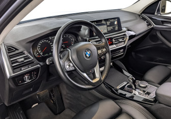 Подержанный автомобиль BMW X4 2021 года (15 фото)