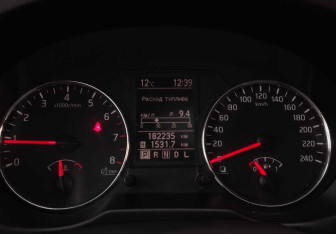 Подержанный автомобиль Nissan X-Trail 2011 года (13 фото)