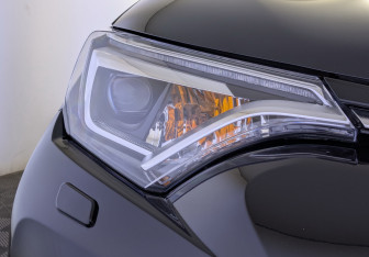 Подержанный автомобиль Toyota RAV4 2018 года (17 фото)