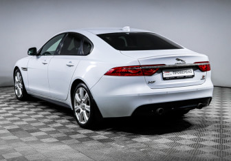 Подержанный автомобиль Jaguar XF Sedan 2019 года (7 фото)