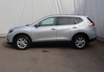 Подержанный автомобиль Nissan X-Trail 2016 года (8 фото)