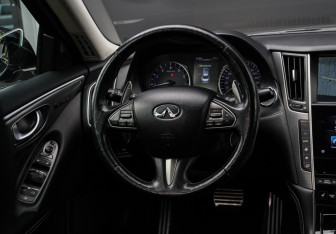 Подержанный автомобиль Infiniti Q50 2014 года (12 фото)
