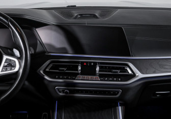 Подержанный автомобиль BMW X7 2021 года (13 фото)