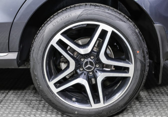 Подержанный автомобиль Mercedes-Benz GLE 2015 года (25 фото)