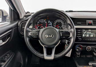 Подержанный автомобиль Kia Rio Sedan 2020 года (21 фото)
