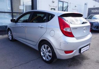Подержанный автомобиль Hyundai Solaris Hatchback 2011 года (7 фото)