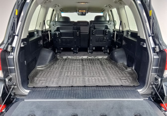 Подержанный автомобиль Toyota Land Cruiser Suv 2015 года (30 фото)