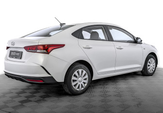 Подержанный автомобиль Hyundai Solaris Sedan 2021 года (5 фото)