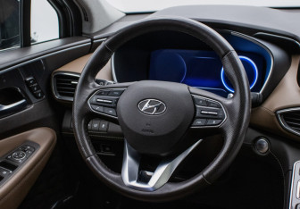 Подержанный автомобиль Hyundai Santa Fe 2021 года (14 фото)