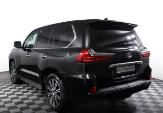 Подержанный автомобиль Lexus LX 2019 года (7 фото)