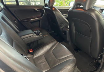 Подержанный автомобиль Volvo S60 2011 года (11 фото)