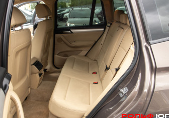 Подержанный автомобиль BMW X3 2012 года (8 фото)