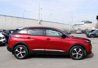 Подержанный автомобиль Peugeot 3008 2022 года (4 фото)