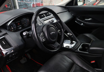 Подержанный автомобиль Jaguar E-Pace 2018 года (12 фото)