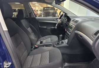 Подержанный автомобиль Skoda Octavia Liftback 2012 года (9 фото)