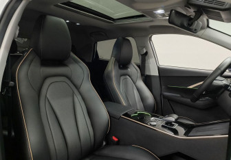 Подержанный автомобиль Omoda C5 2023 года (13 фото)