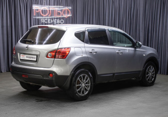 Подержанный автомобиль Nissan Qashqai 2008 года (5 фото)