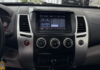 Подержанный автомобиль Mitsubishi Pajero Sport 2013 года (13 фото)