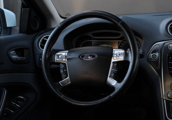 Подержанный автомобиль Ford Mondeo Sedan 2008 года (11 фото)