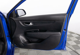 Подержанный автомобиль Kia Rio Sedan 2020 года (21 фото)