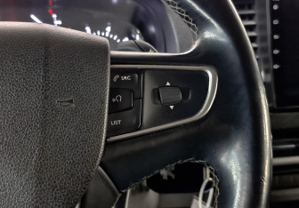 Подержанный автомобиль Peugeot Traveller 2018 года (24 фото)