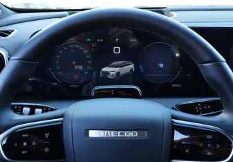 Подержанный автомобиль Jaecoo J8 2024 года (11 фото)