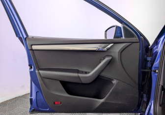 Подержанный автомобиль Skoda Octavia Liftback 2019 года (19 фото)