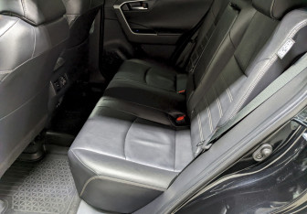 Подержанный автомобиль Toyota RAV4 2021 года (16 фото)