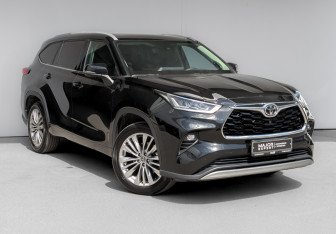 Подержанный автомобиль Toyota Highlander 2025 года (3 фото)