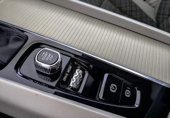 Подержанный автомобиль Volvo XC60 2020 года (27 фото)