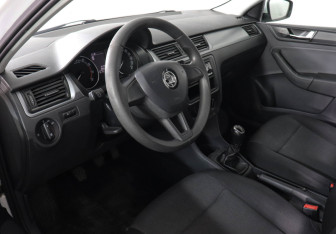 Подержанный автомобиль Skoda Rapid Liftback 2018 года (9 фото)