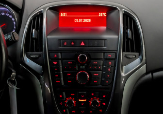 Подержанный автомобиль Opel Astra Hatchback 2012 года (15 фото)