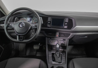 Подержанный автомобиль Volkswagen Jetta Sedan 2020 года (13 фото)