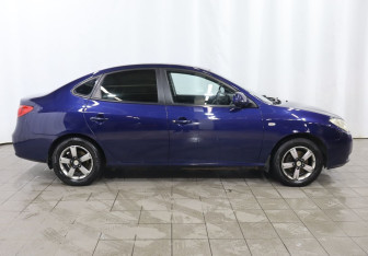 Подержанный автомобиль Hyundai Elantra Sedan 2008 года (7 фото)